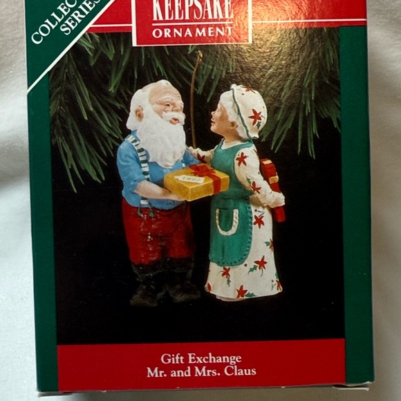 Mr. and Mrs. Claus Hallmark Ornament - Picture 5 of 8